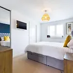 Chic City Centre Apartment With Allocated Parking
