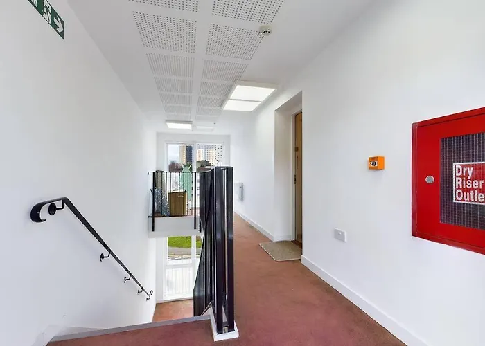 Chic City Centre Apartment With Allocated Parking