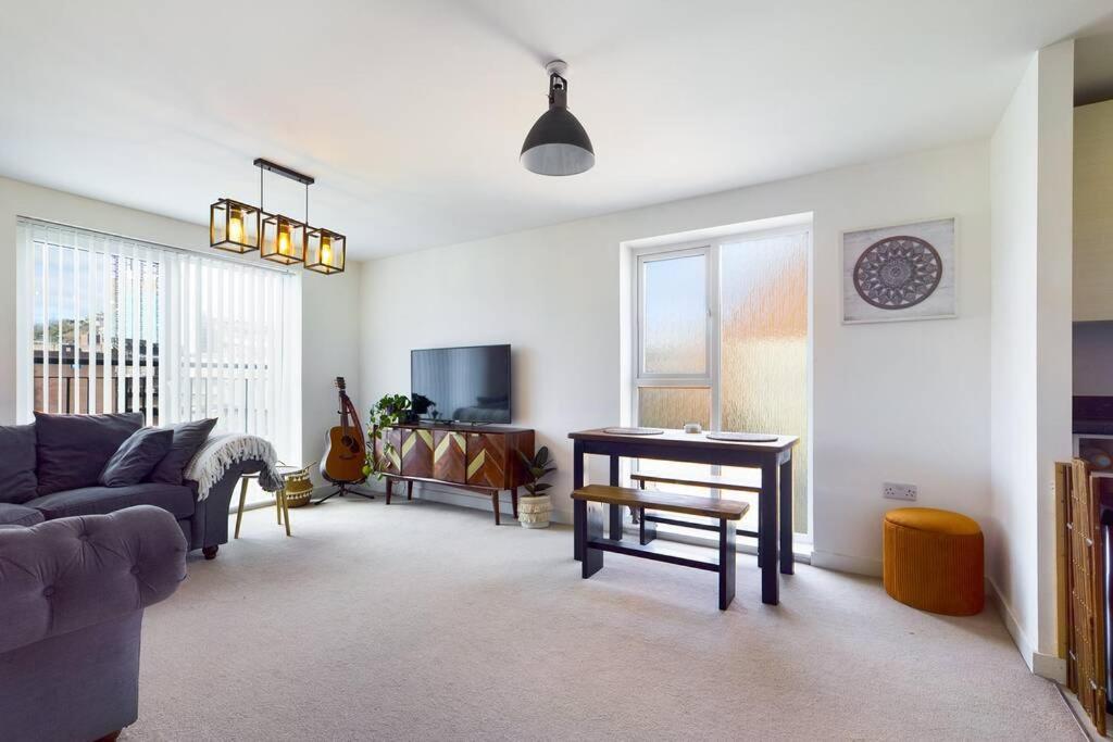 Chic Centre With Allocated Parking Apartment