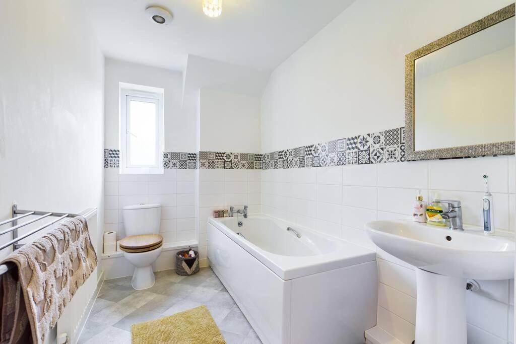 Chic Centre With Allocated Parking Apartment