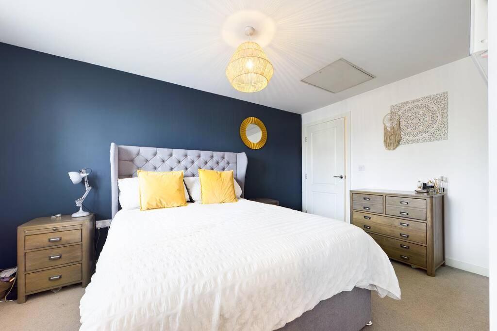 Chic Centre With Allocated Parking Swansea