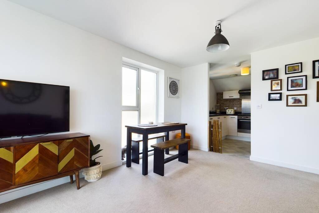 Apartment Chic Centre With Allocated Parking Swansea